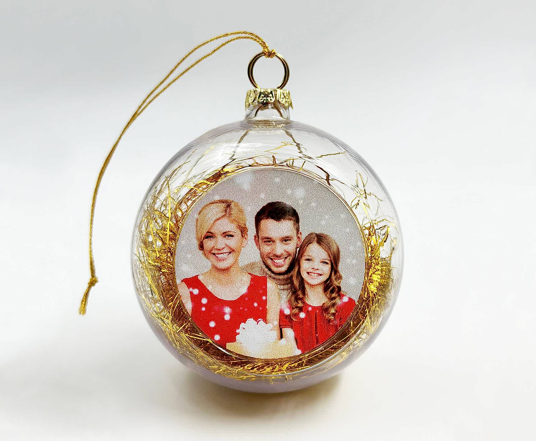 Ёлочный шар с золотым наполнителем